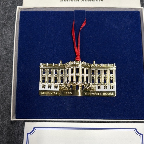White House Other - 1986 Gold White House Christmas Ornament